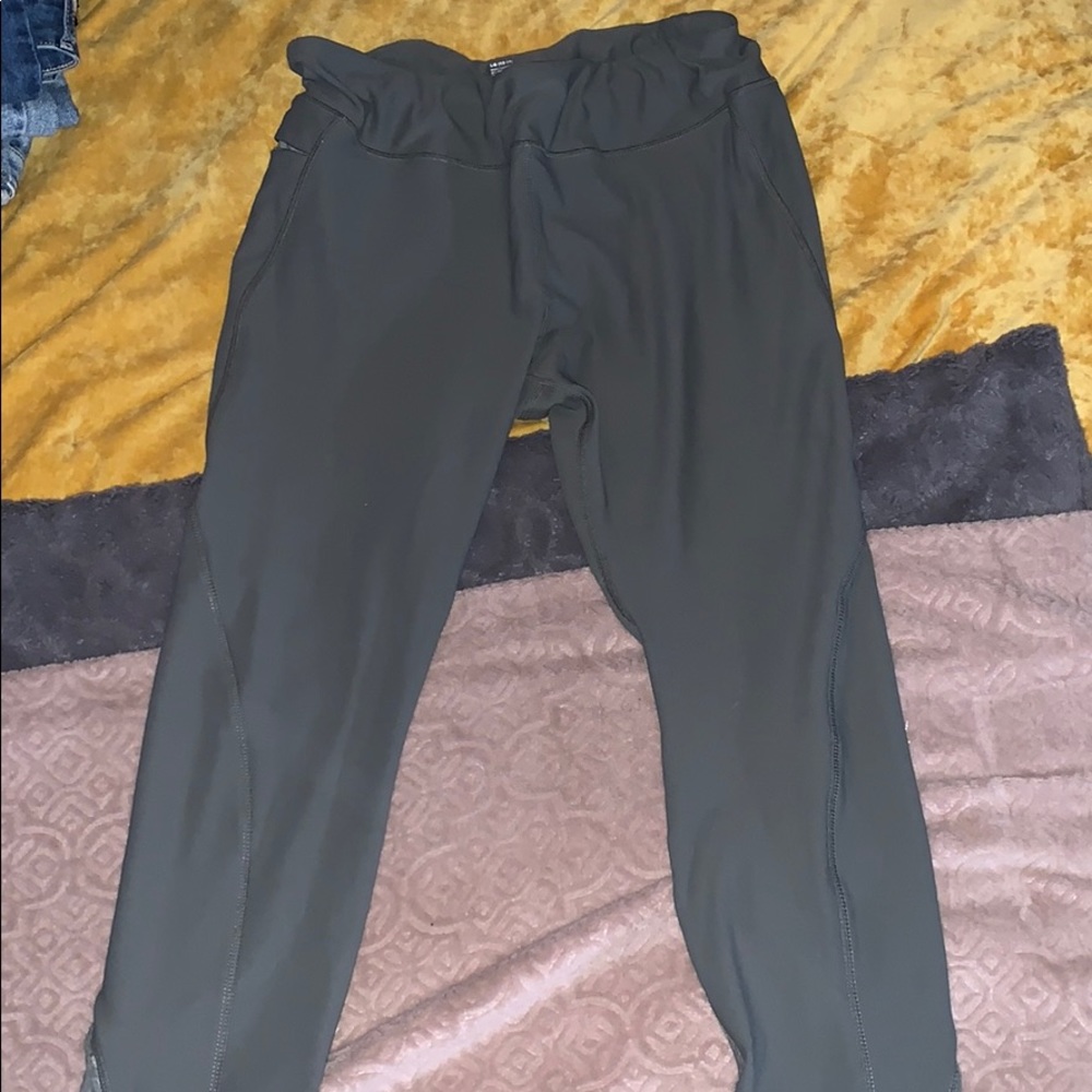 Khaki green cropped leggings